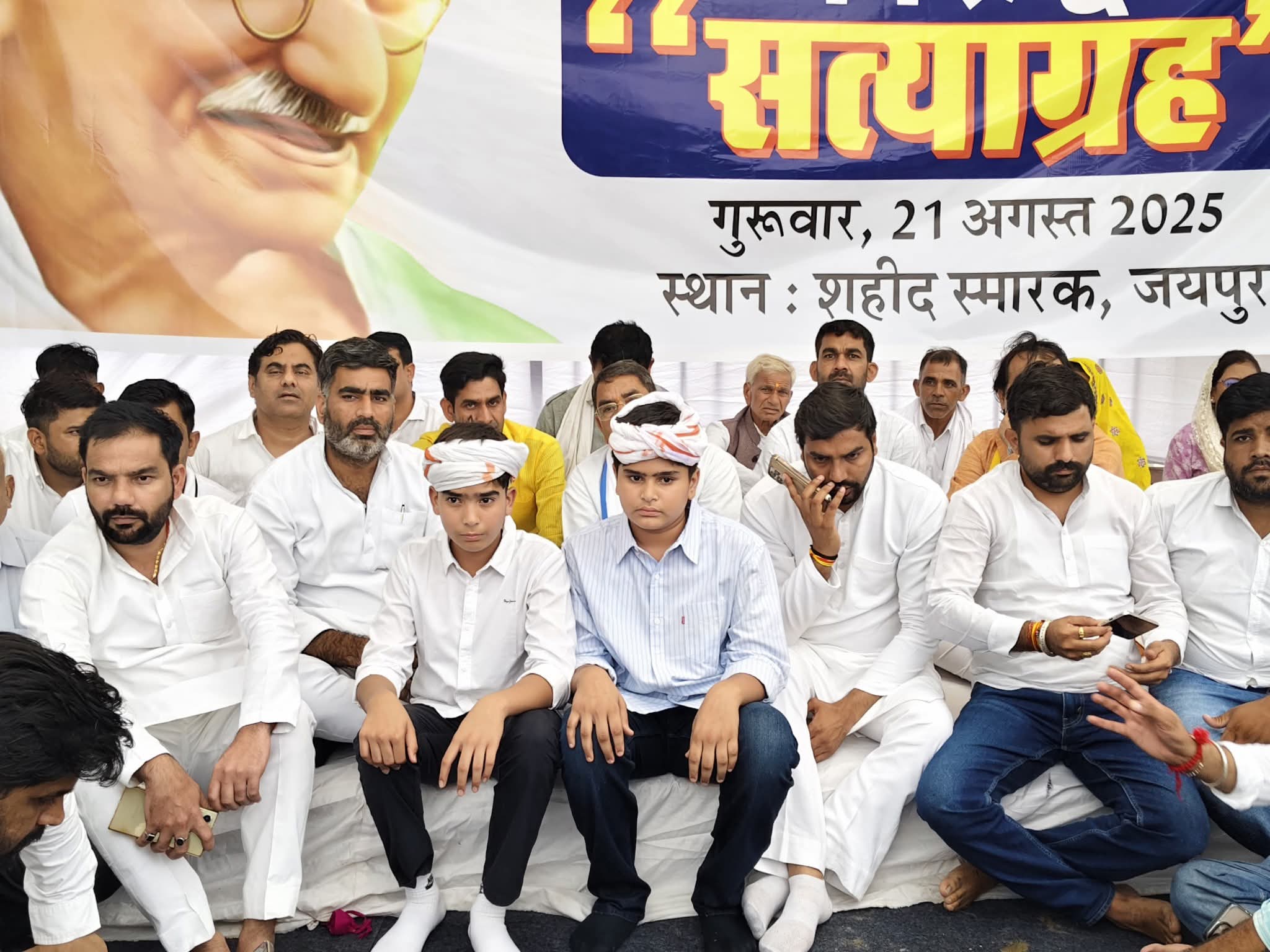 जयपुर शहीद स्मारक पर सत्याग्रह: नरेश मीणा की रिहाई और पीपलोदी हादसे के पीड़ितों को न्याय की मांग