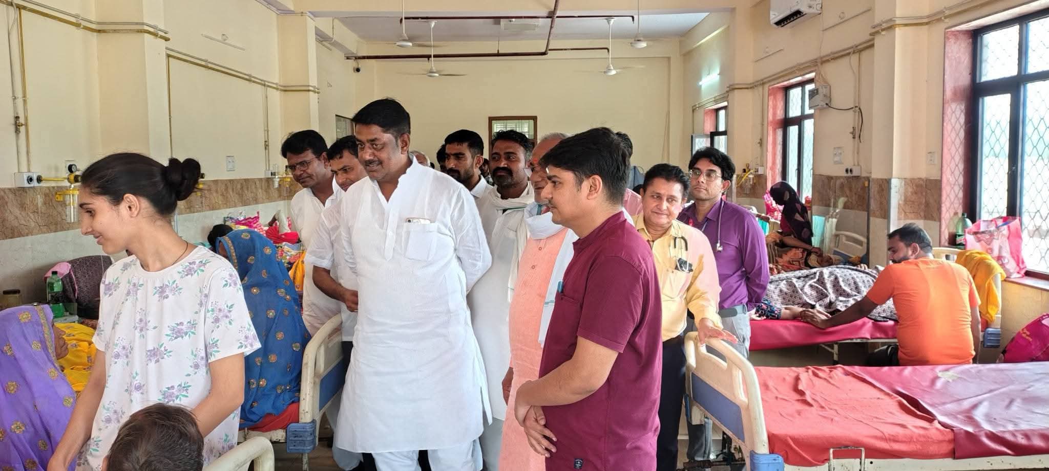 लालसोट विधायक ने जिला चिकित्सालय का किया औचक निरीक्षण, मरीजों से जाना हालचाल